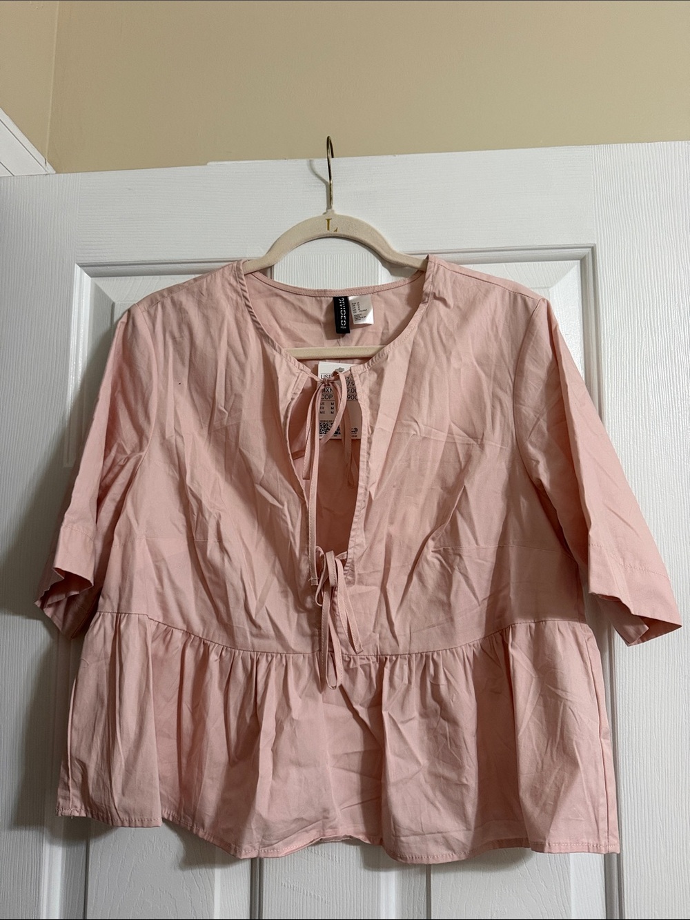 NWT Women's Divided Light Pink Short Sleeve Peplum Bow Blouse Size Medium